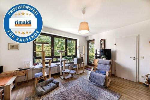 Wohnzimmer mit Balkonzugang - 1,5-Zi-Whg. in Planegg: kompakt, vermietet & mit grünem Umfeld