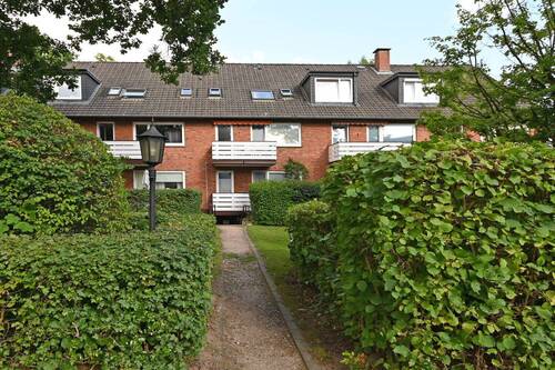 Front neu - Großzügige und ruhige 3 Zimmer Wohnung im Herzen von Schmalenbeck mit 2 Balkonen und 2 Stellplätzen!