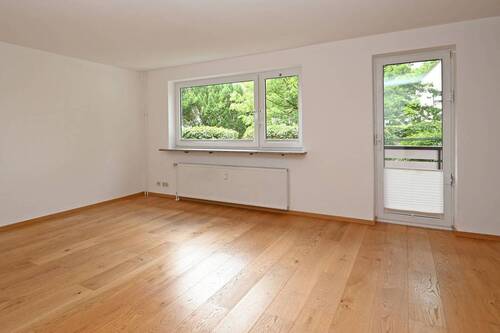 großzügiges Wohnzimmer - 3 Zimmer Etagenwohnung in Großhansdorf