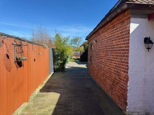 Blick auf das hintere Grundstück - 