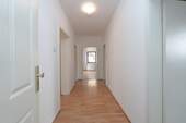 Eingangsbereich Flur - Familienfreundliche 4-Zimmer-Wohnung im Herzen der Stadt