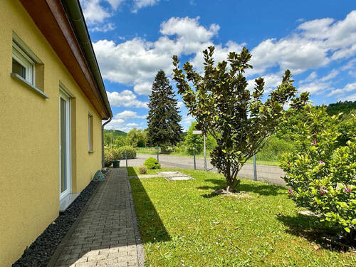 seitlicher Gartenbereich - 