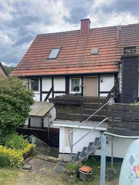 Gartenansicht - 5 Zimmer Mehrfamilienhaus, Wohnhaus zum Kaufen in Helsa