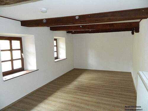 zweiter Wohn-, oder Schlafraum im OG - 