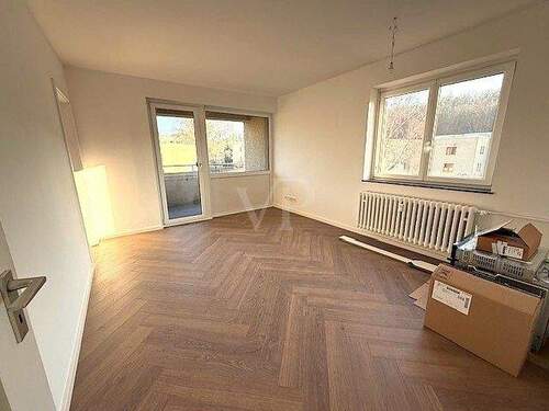 Balkonzimmer - TOP-Modernisiertes 2-Zimmer-Appartement mit Balkon und NEU mit Einbauküche (Erbbaurecht)