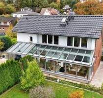 1-2 Familienhaus mit Wintergarten, Vollkeller und 2 großen Garagen mit vielseitigen Lagerflächen - Hamburg - Eißendorf