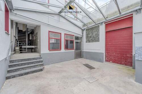 überdachte Hofeinfahrt - 