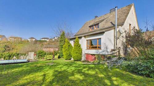 Garten - 7 Zimmer Einfamilienhaus zum Kaufen in Wincheringen