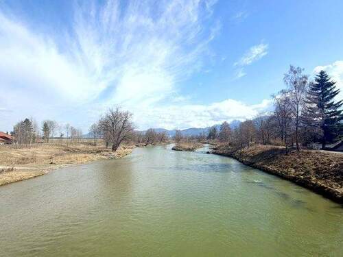 Bild 1 - Großweil: traumhaftes Baugrundstück für ein Einfamilien- oder Doppelhaus