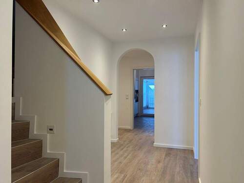 Eingangsdiele - 4 Zimmer Reihenendhaus in Rosengarten - Vahrendorf