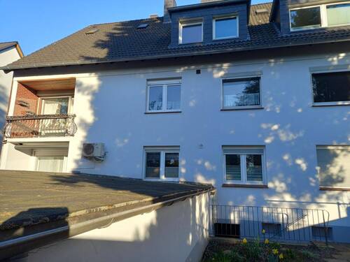 hintere Hausansicht - 2 Zimmer Etagenwohnung in Oberhausen