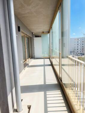 XXL-Loggia 3. OG - Erstbezug - Modern und lichtdurchflutet: 2-Zimmer-Wohnung mit XXL-Loggia (3.OG) mit TG-Stellplatz