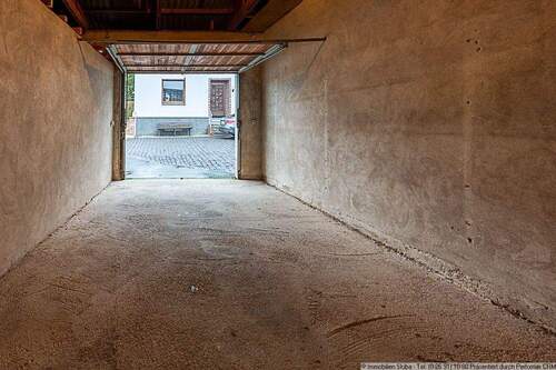 Blick aus einer Garage - 