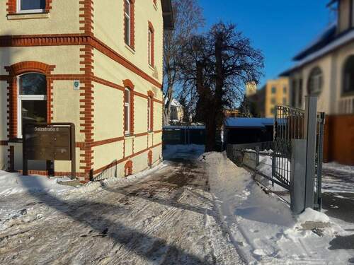 Einfahrt - Mehrfamilienhaus, Wohnhaus in Thalheim/Erzgeb.