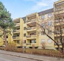Renovierungsbedürftige 4-Zimmer-Wohnung mit Balkon in Milbertshofen - München Milbertshofen-Am Hart