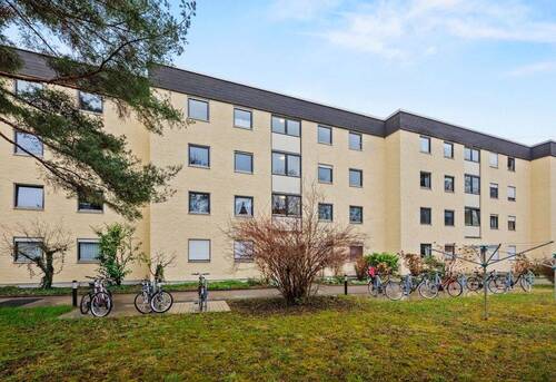 Haus Rückseite - 4 Zimmer Etagenwohnung zum Kaufen in München