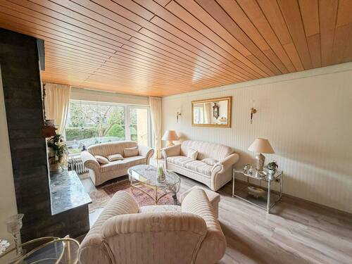 2. Wohnzimmer mit Kamin (EG) - 