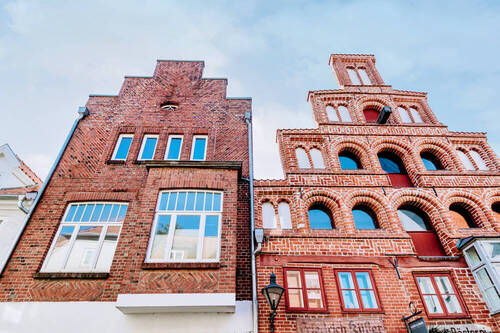 Fassade - 7 Zimmer Mehrfamilienhaus, Wohnhaus in Lüneburg