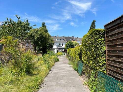 Einfahrt - 7 Zimmer Mehrfamilienhaus, Wohnhaus zum Kaufen in Würselen