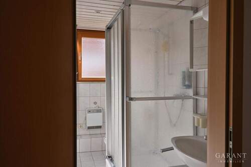 Obergeschoss Bad mit Dusche und WC - 