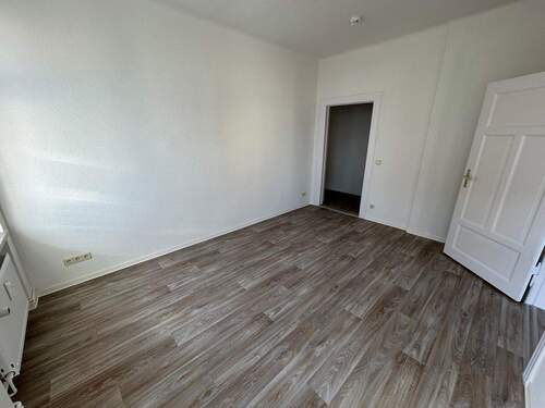 Wohnzimmer - 2 Zimmer Etagenwohnung zur Miete in Magdeburg