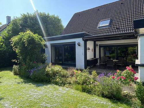 Gepflegter Sonnen-Garten - 