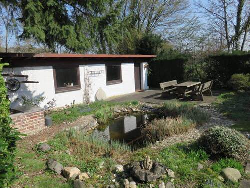 Großzügiges Gartenhaus mit Sauna - 