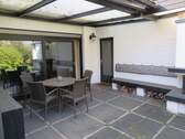 Blick auf die überdachte Terrasse - 