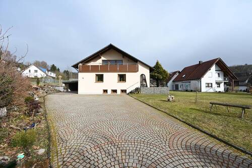 Die Zufahrt - Einfamilienhaus mit 181,60 m&sup2; in Deining zum Kaufen