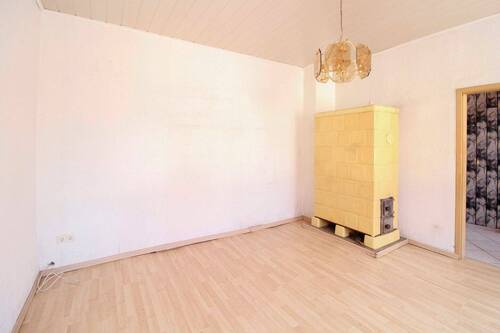 Wohnzimmer - 6 Zimmer Einfamilienhaus zum Kaufen in Wettin-Löbejün