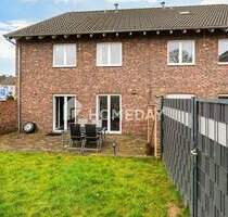 DHH mit großer Terrasse, Garten und Garage in Übach-Palenberg