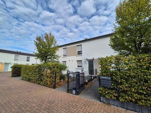 Hausansicht - Neuwertiges Reihenhaus für die kleine Familie in toller Lage