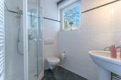 Badezimmer mit Dusche - 