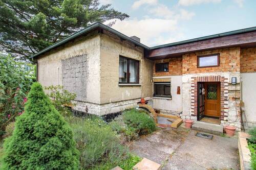 Eingang und Fassade - 