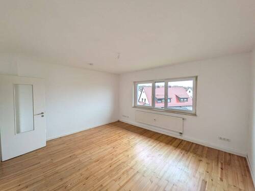 Wohnzimmer Bild 2.jpg - renovierte 3-Zimmerwohnung mit Balkon!