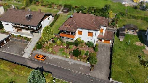 Drohnenaufnahme - 3 Zimmer Mehrfamilienhaus, Wohnhaus zum Kaufen in Willmenrod