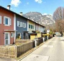 Garmisch-Partenkirchen: Reihenendhaus mit kleinem Garten in zentraler Lage