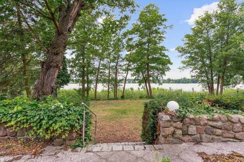Terrasse mit Blick zum See - Wasseridylle pur - Haus mit Potenzial in direkter Wasserlage
