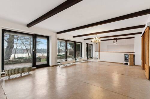 Wohnzimmer mit Blick zum Wasser - Einfamilienhaus mit 249,00 m&sup2; in Berlin zum Kaufen