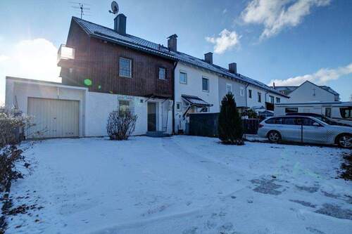 Ansicht von der Straße - 5 Zimmer Reihenendhaus zum Kaufen in Geretsried
