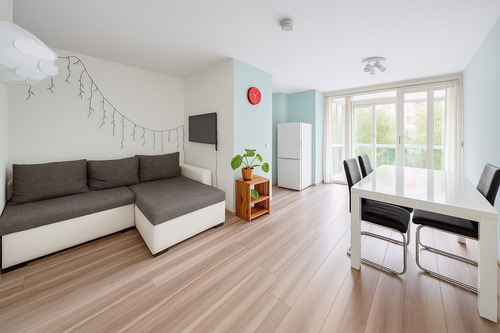 Wohn und Essbereich - Vollmöblierte 2-Zimmer-Wohnung mit Wintergarten - Ihr gemütlicher Rückzugsort in Garching