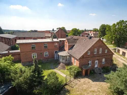 Haupthaus und Gartenhaus - 