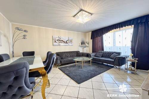 Wohnzimmer - BERK Immobilien - Großzügige Eigentumswohnung mit Weitblick und TG-Stellplatz