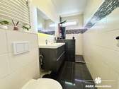 Badezimmer I - 5 Zimmer Etagenwohnung zum Kaufen in Rüsselsheim