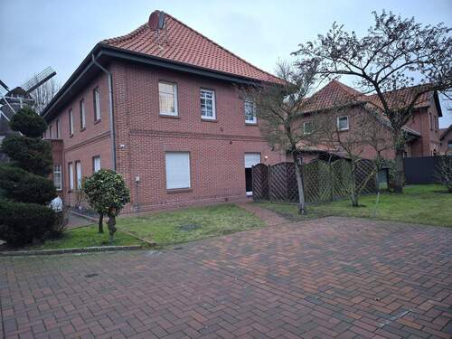 Stellplätze - Etagenwohnung mit 88,00 m&sup2; in Saterland / OT Scharrel zur Miete