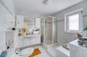 Bad mit Dusche im EG - 