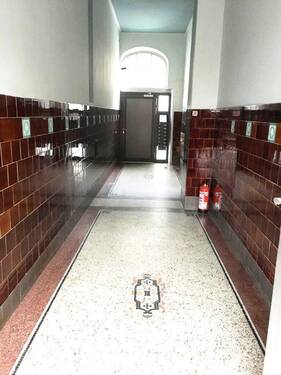 Treppenhaus - 3 Zimmer Etagenwohnung zur Miete in Nürnberg