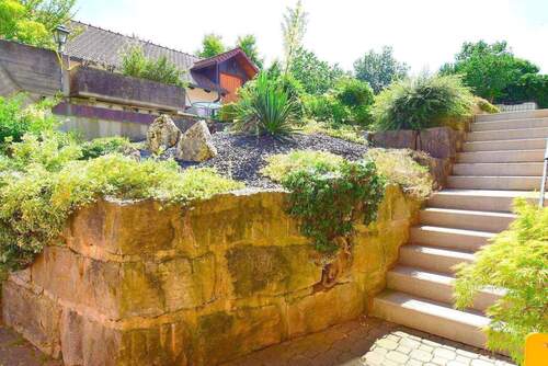 Treppe zum Garten und zur Werkstatt - Hier ist Ihr Familientraum mit viel Platz!