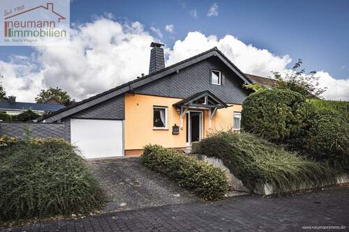 Von Straße Garage zu - Mehr Raum, als man denkt - Bungalow mit Wohlfühlgarantie in ruhiger Lage