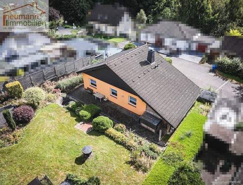 Drohne Giebel Rückansicht Profil - 